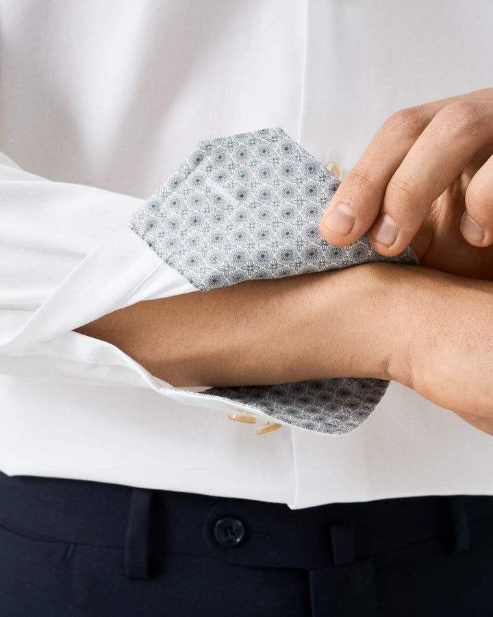 Contemporary Fit Signature Twill with Medallion Print Details