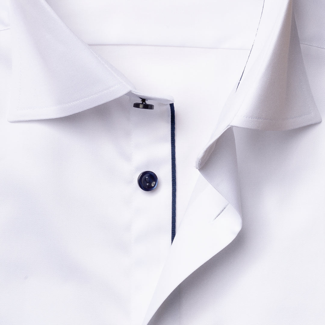 Contemporary Fit Signature Twill with Dark Blue Details